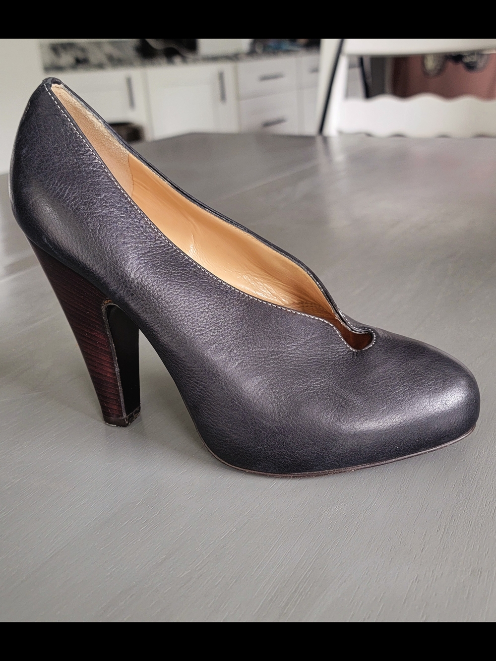 Authentic Giuseppe Zanotti Black Leather Deep V-Neck Keyhole Pumps - Size 36.5